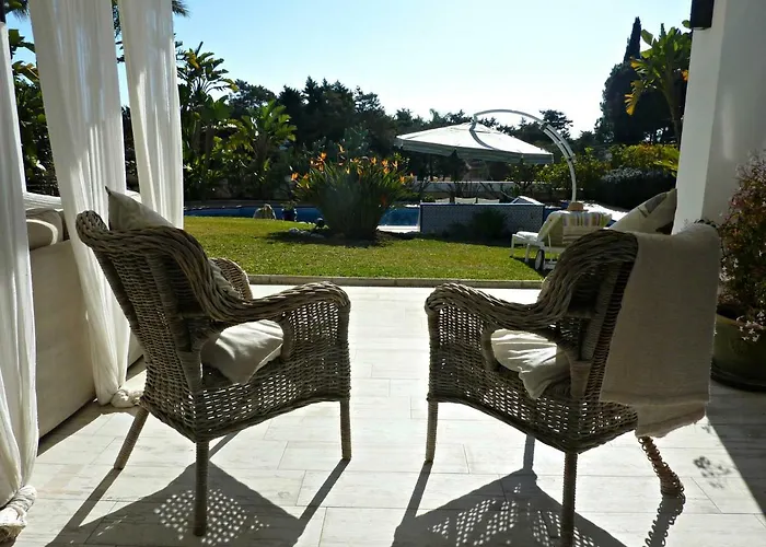 Villa Breeze, Luxury B&B
